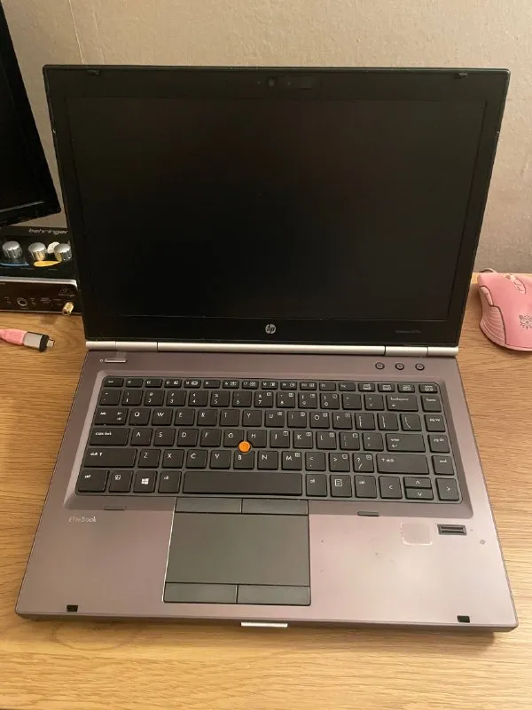 Ноутбук HP с док станцией