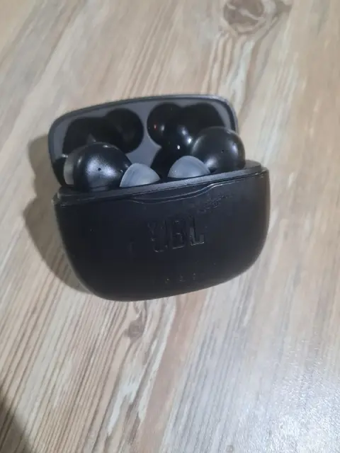 Беспроводные наушники JBL Tune 215TWS — Батуми — 40 ₾