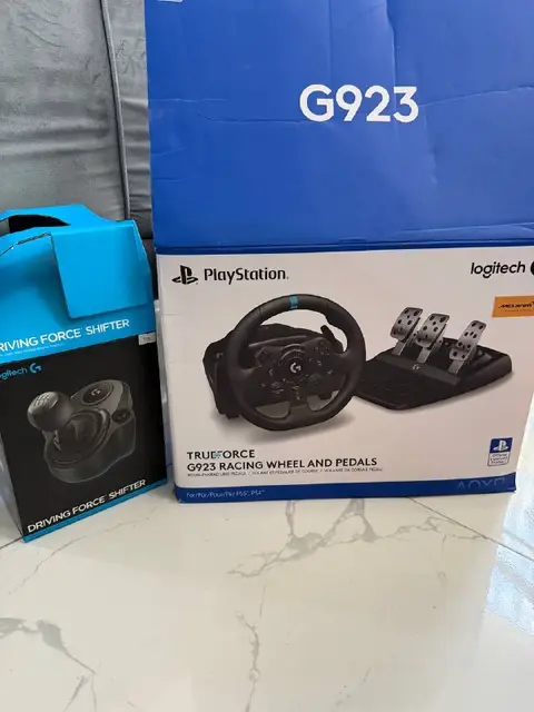 Руль с педалями Logitech G923 — Батуми — 650 ₾