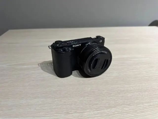 Sony ZV-E10 с китовым объективом — Тбилиси — 1 500 ₾