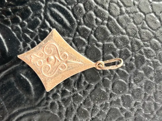 Серебряный кулон в золотом покрытии — Батуми — 75 ₾