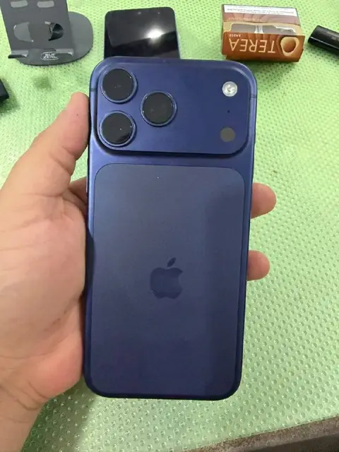 IPhone 17 Pro Max — Батуми — 3 300 ₾