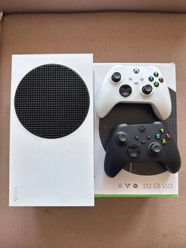Xbox Series S + 2 контроллера
