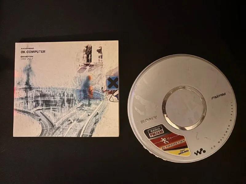 Sony Walkman D-FJ041 + Radiohead — OK Computer (2 CD)
