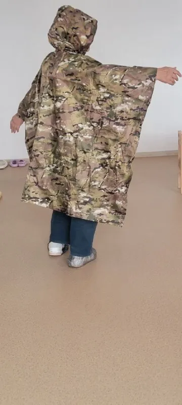 Плащи-дождевики с капюшоном