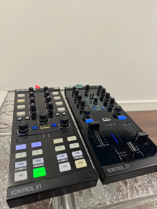 Traktor kontrol x1 + traktor kontrol z1