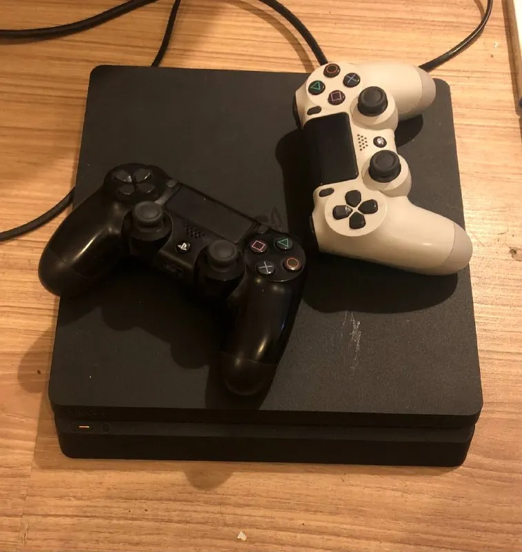 PlayStation 4 slim 500gb