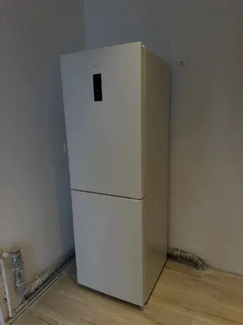 Холодильник — Батуми — 550 ₾