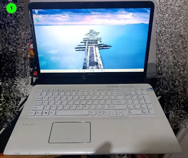 Sony Vaio sve171g12m — Белград — 110 €