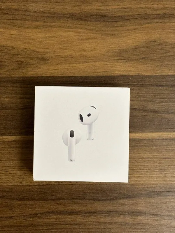 AirPods 4 with ANC