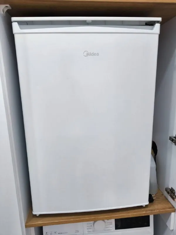 Однокамерный холодильник Midea