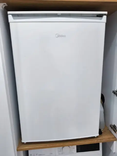 Однокамерный холодильник Midea — Batumi — 200 ₾