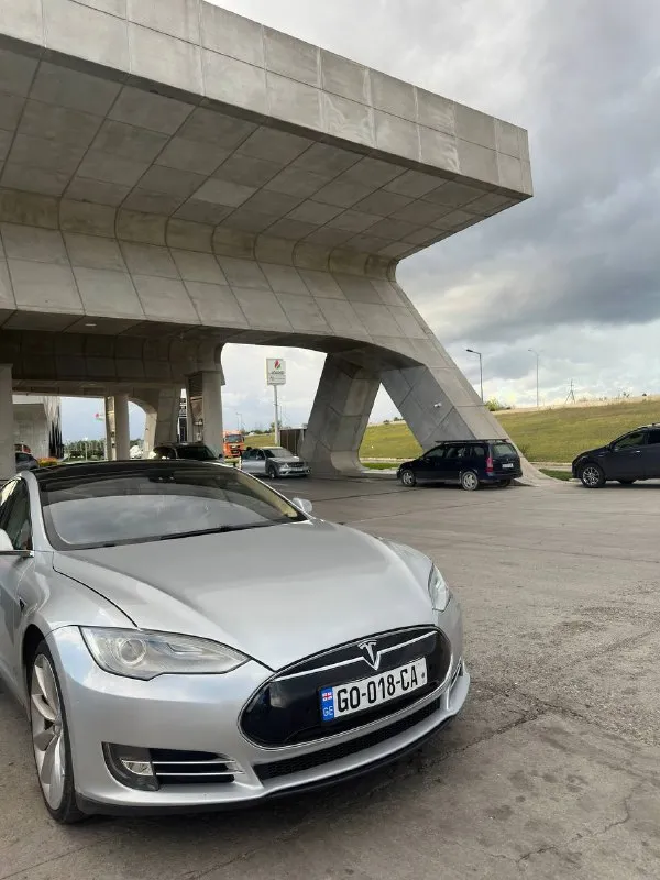 Tesla Model S Performance