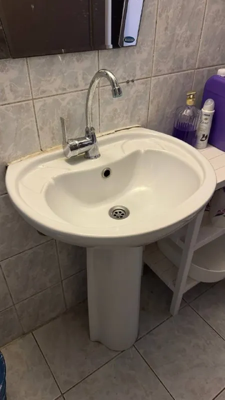 Раковина со смесителем