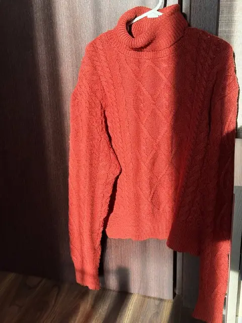 Красно-оранжевый свитер Oysho — Тбилиси — 50 ₾