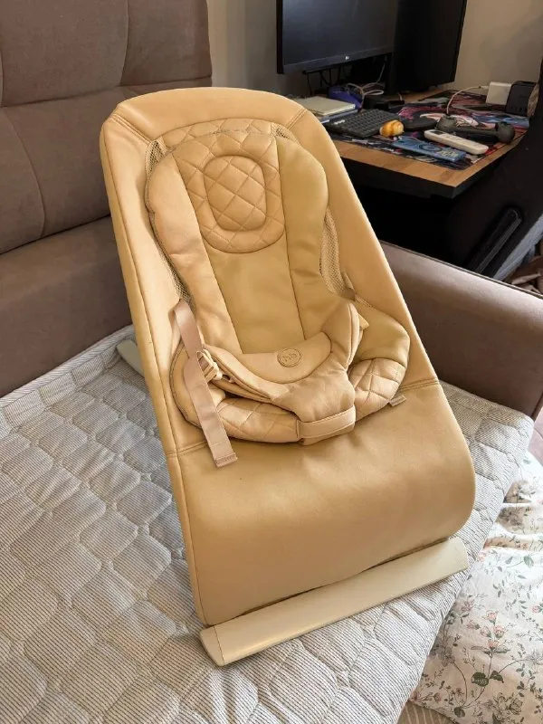 Шезлонг Happy Baby Hugger