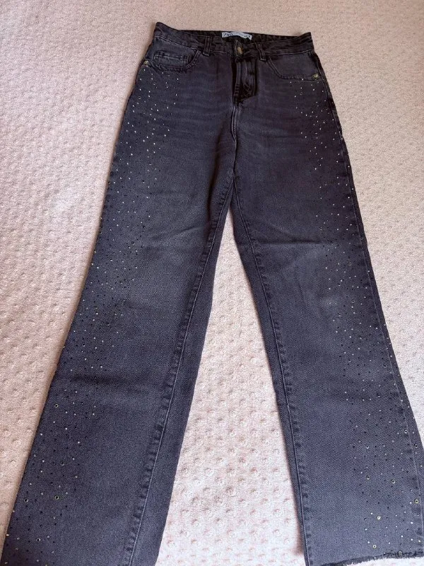 Джинсы Zara со стразами