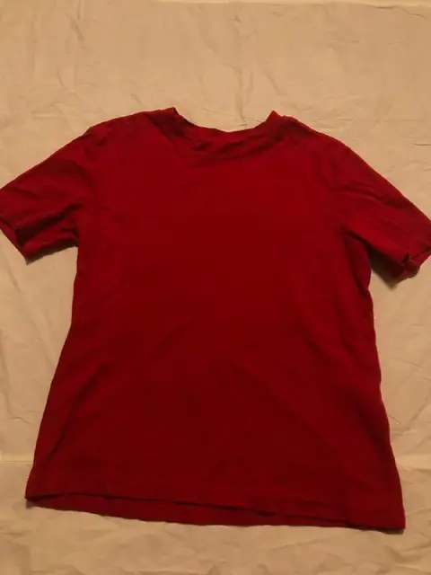 Красная футболка Massimo Dutti — Tbilisi — 5 ₾