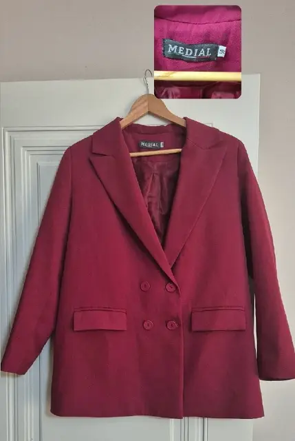 Малиновый пиджак — Батуми — 100 ₾