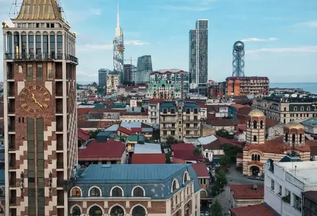 3 комнатная квартира в центре Старого Города — Батуми — 600 $