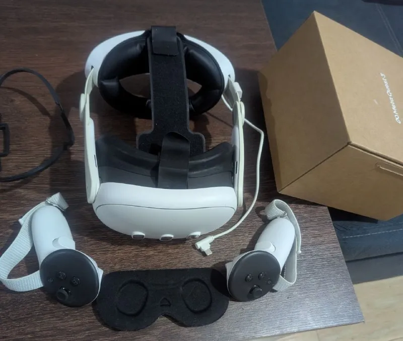Продаю VR-гарнитуру Meta Quest 3