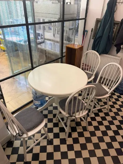 Белый круглый стол — Tbilisi — 200 ₾