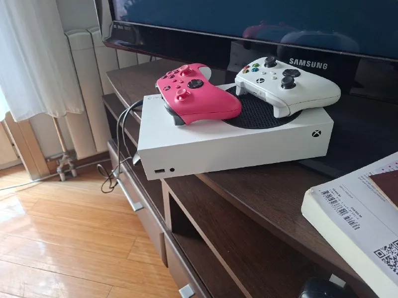 XBOX series S и 2 геймпада