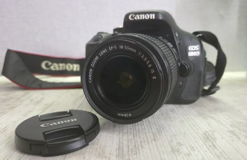 Canon EOS 600D + EF-S 18–55mm f/3.5–5.6 IS II
