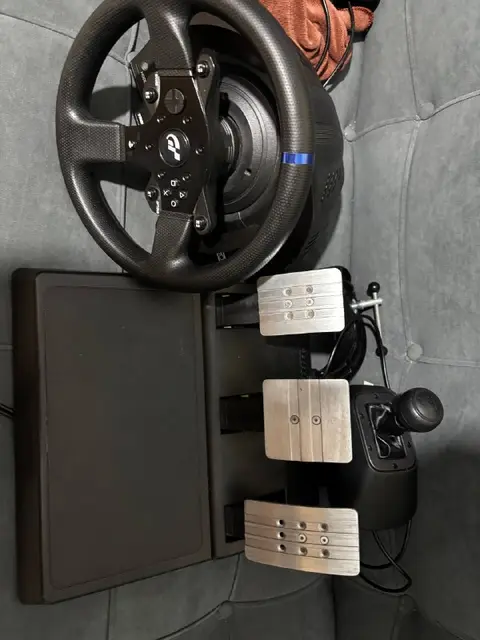 Руль trustmaster t300 rs gt с мкпп 6 — Астана — 110 000 ₸