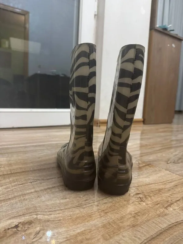 Резиновые сапоги