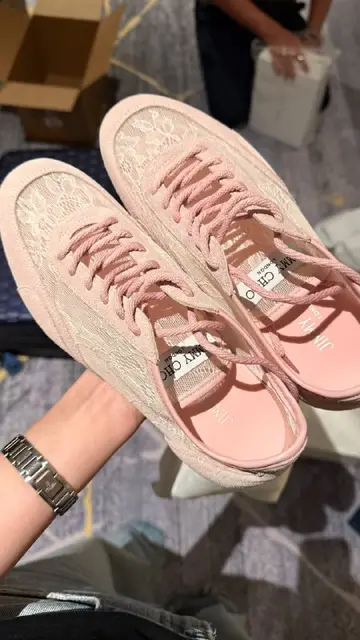 Sunny jimmy choo — Стамбул — 15 000 ₺
