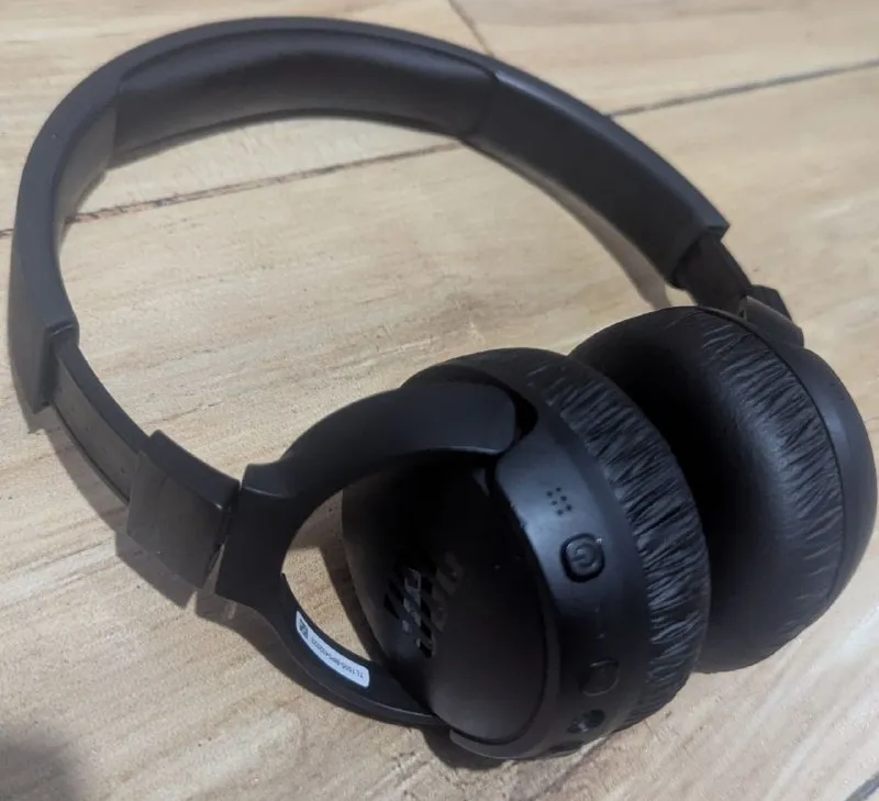Беспроводные накладные наушники JBL Tune 670NC