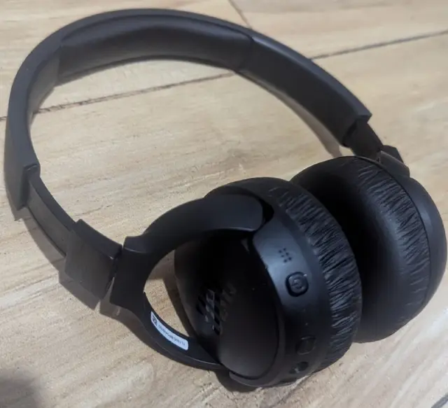 Беспроводные накладные наушники JBL Tune 670NC — Батуми — 120 ₾