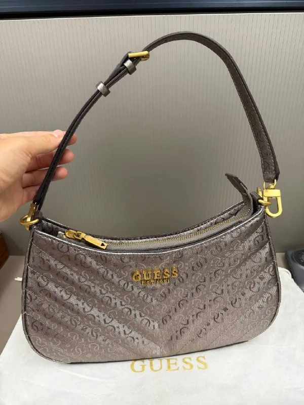 Новая сумка Guess с пыльником