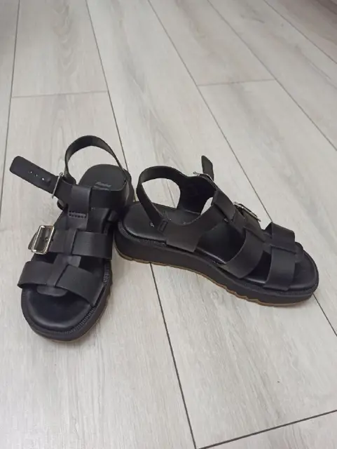 Кожаные босоножки Bata — Батуми — 40 ₾