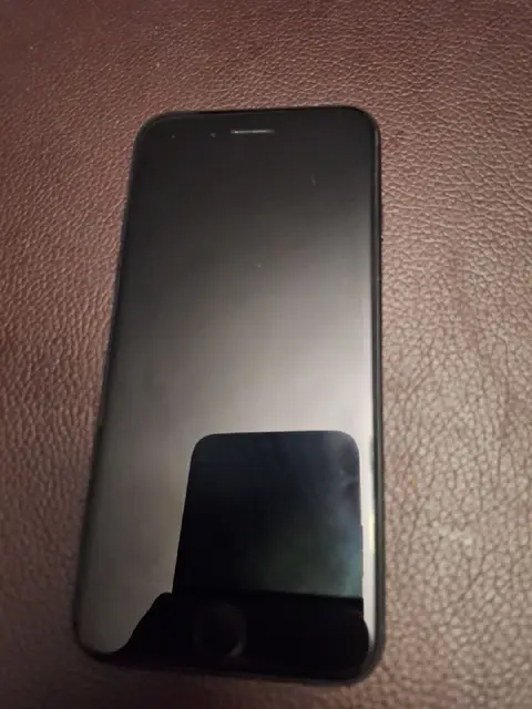IPhone SE третьего поколения — Батуми — 350 ₾