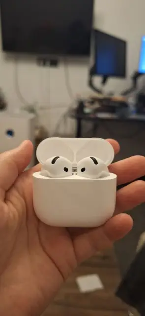 Наушники airpods 4 с активным шумоподавлением — Тбилиси — 250 ₾