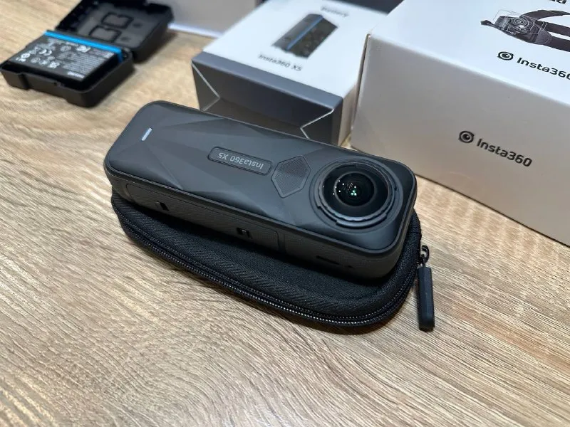 Insta360 X5 стандартный комплект