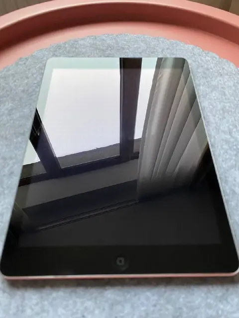 Apple iPad Air (A1475 — wi-fi+симка) — Тбилиси — 75 ₾