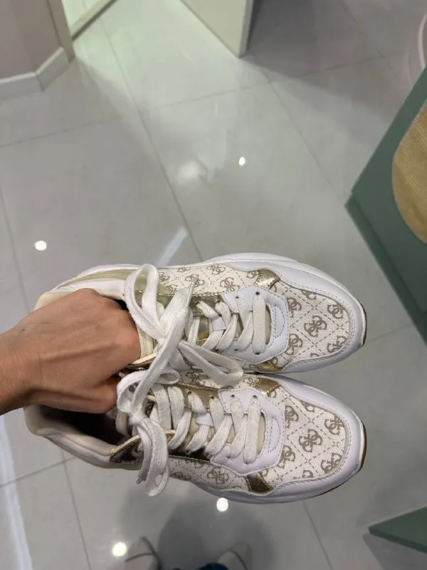 Кроссовки оригинальные GUESS