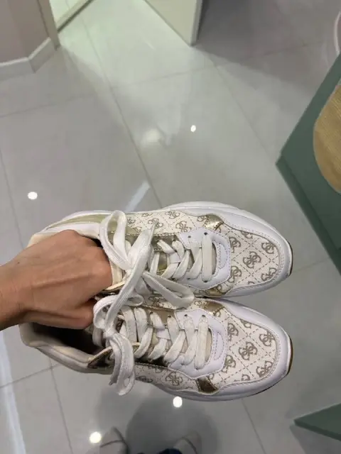 Кроссовки оригинальные GUESS — Батуми — 70 ₾