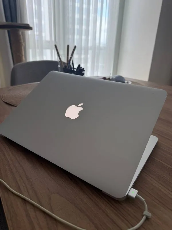 Apple MacBook Air 13» Mid 2013