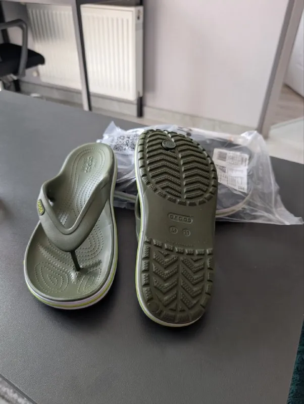 2 пары сланцев Crocs, зелёные и синие, размер 11