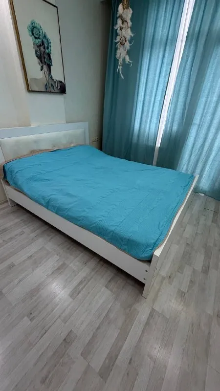 Кровать с матрасом 2м•1,6 м