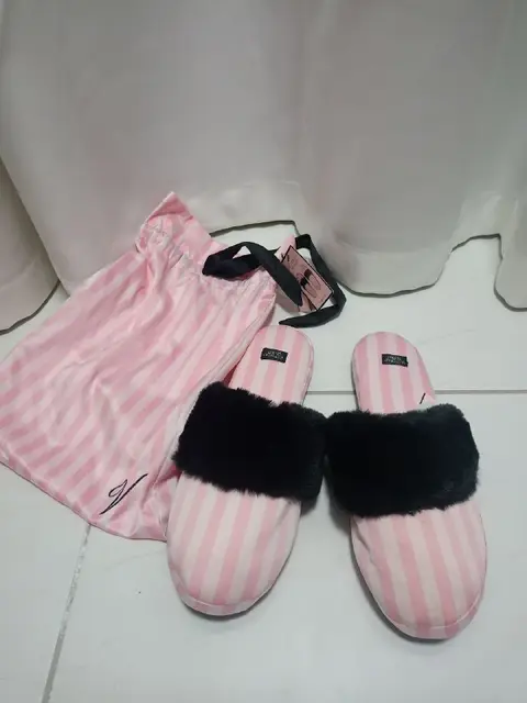 Домашние атласные тапочки Victoria’s Secret Signature Satin Slippers — Antalya — 1,500 ₺