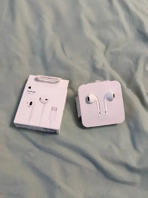 EarPods usb-C — Батуми — 70 ₾