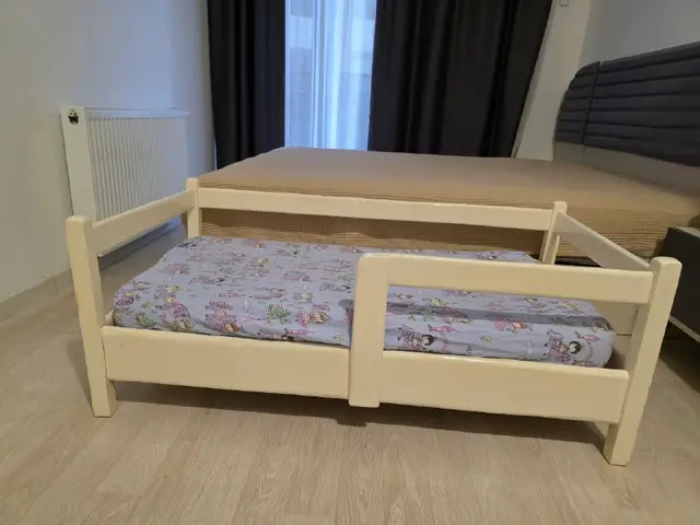 Кроватка детскую с матрасом — Батуми — 10 ₾