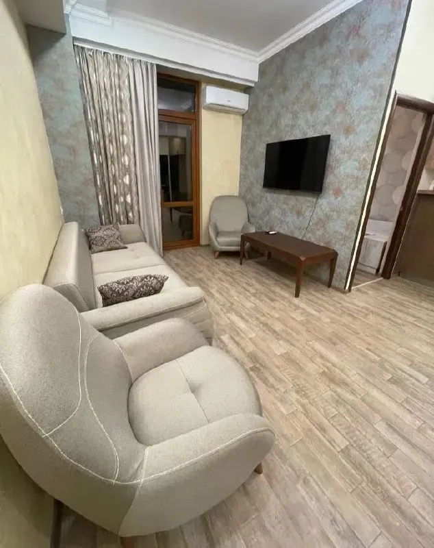 2-комн. квартира на ул. Никогайоса Адонца, 50 кв. м.