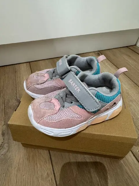 Кроссовки для девочки Bartek — Алматы — 2 500 ₸