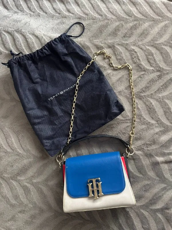 Сумочку Tommy Hilfiger